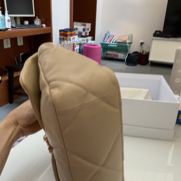 CC Medium 19 Flap Bag - Picture 5 of 7